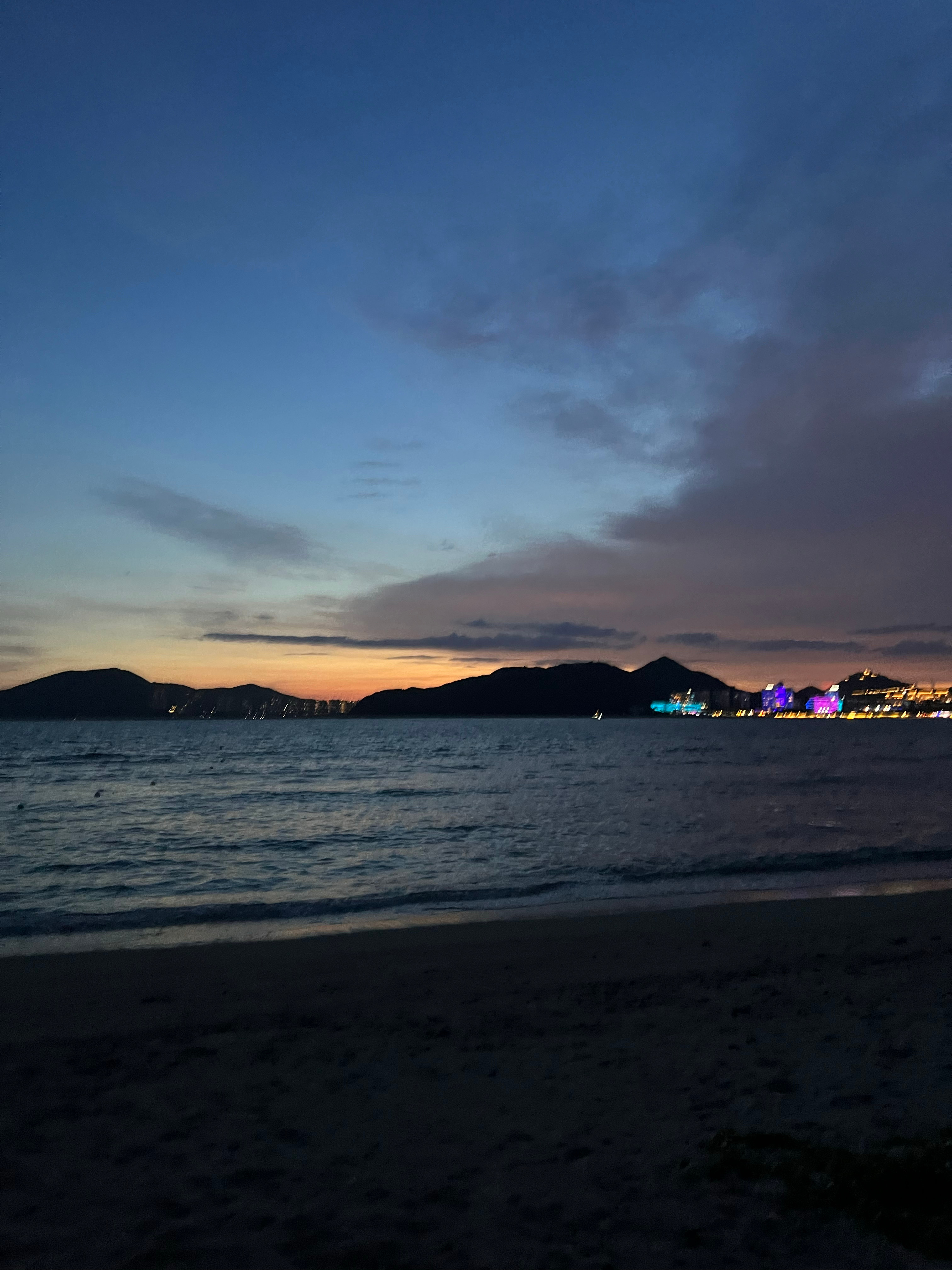 谁懂忙完一整天看完一整场日落然后回酒店吃外卖看电视的含金量[苦涩][苦涩][苦涩