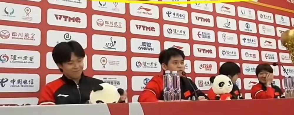 林诗栋还是太直了，

不是他球打的不好，

而是他赛后采访发言引“众怒”。

当