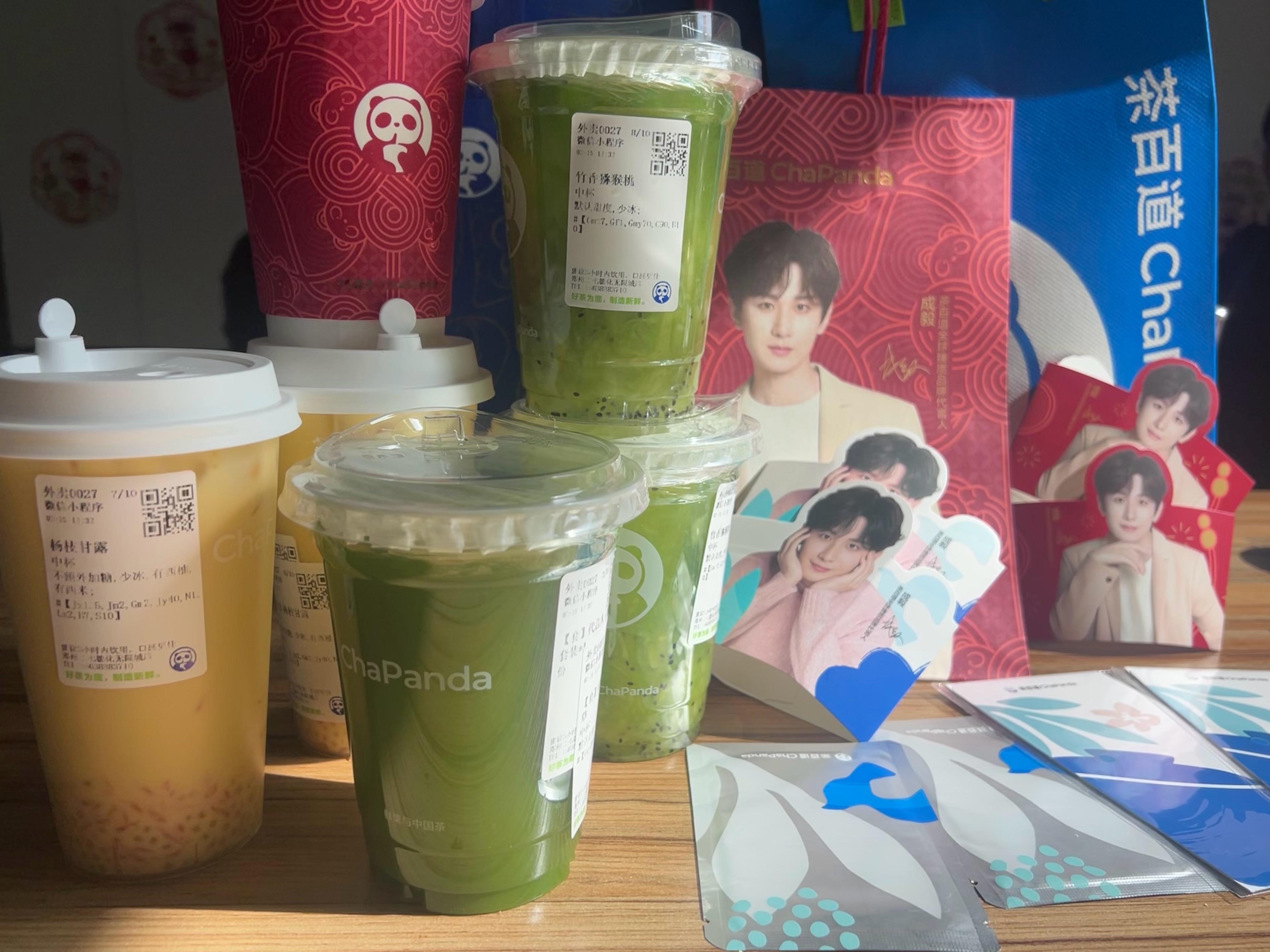 招待大朋友小朋友，茶百道是所有人的爱。尤其小麦草和竹香猕猴桃，没有一个人能拒绝，