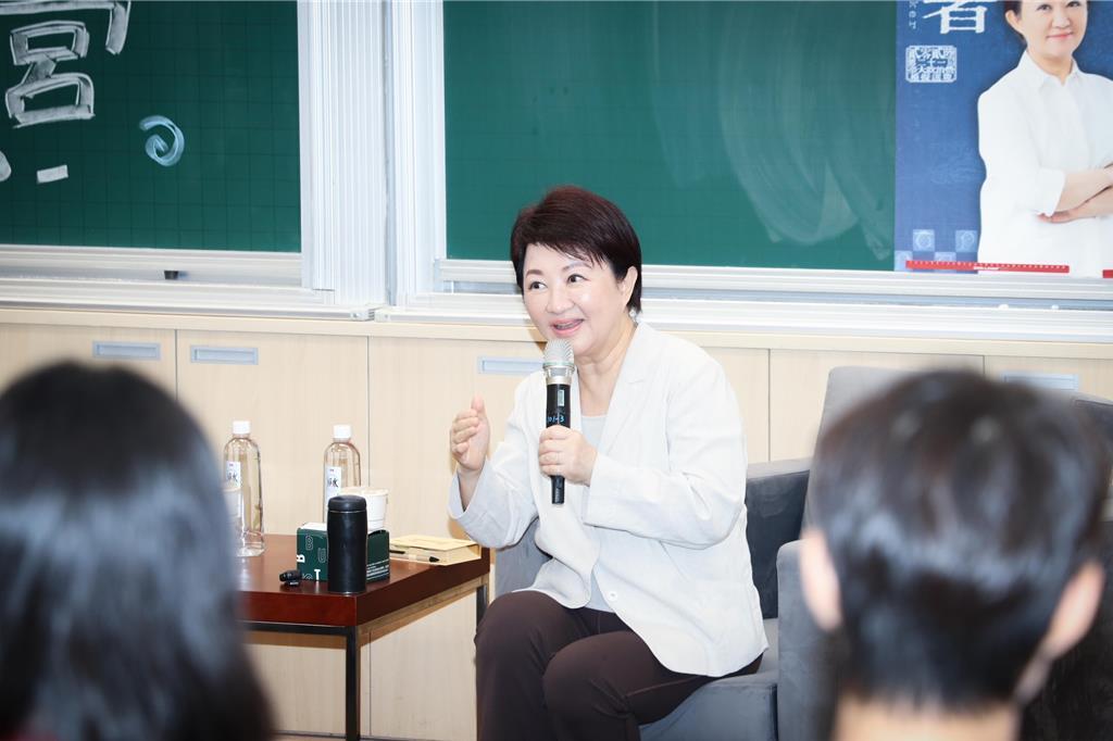 遭疑抢快公布毒油 卢秀燕：当局方向不正确 地方不会盲目跟随
中联毒油事件延烧，行