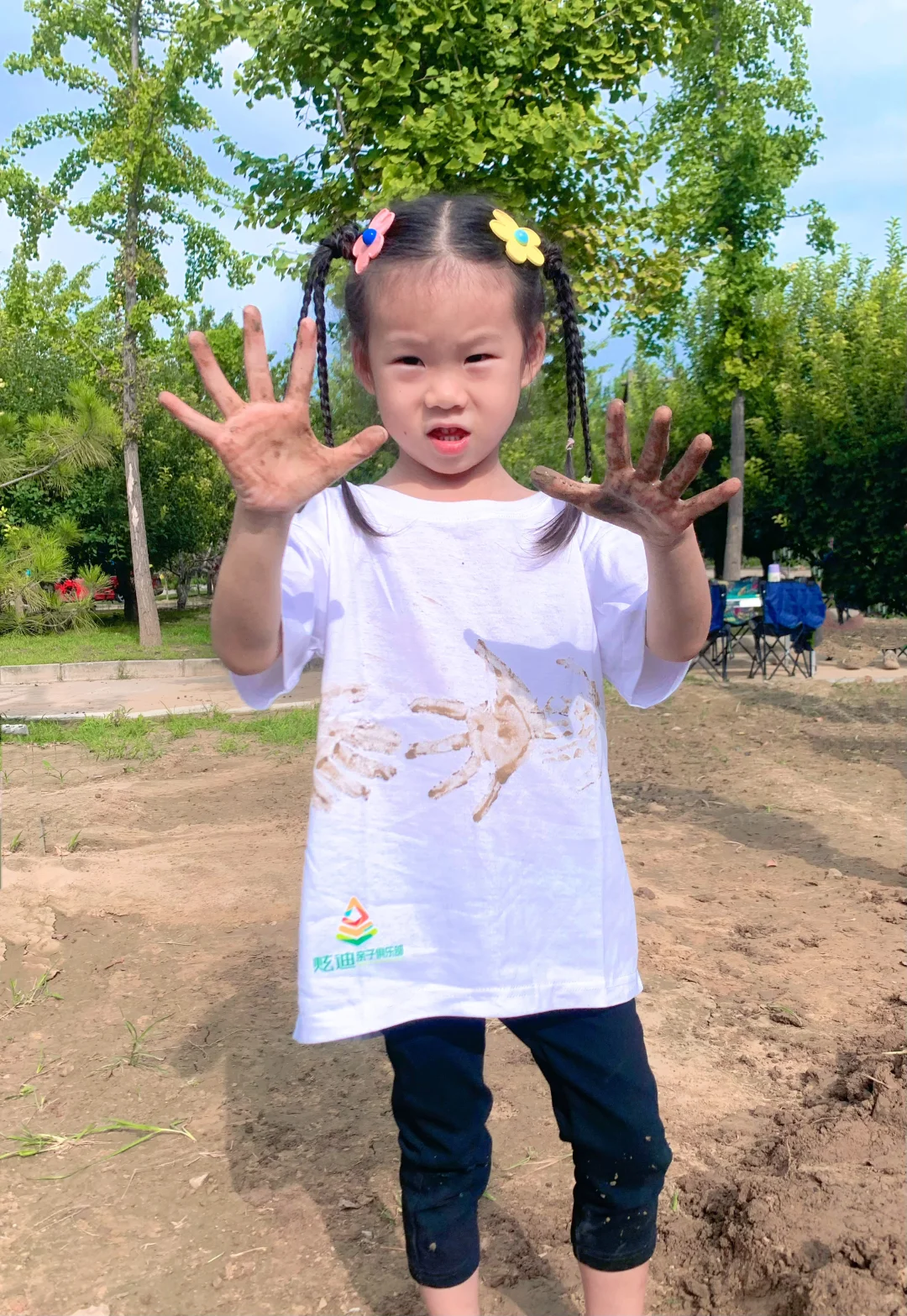 现实版小猪佩奇跳泥坑🤩小朋友的天然游乐场