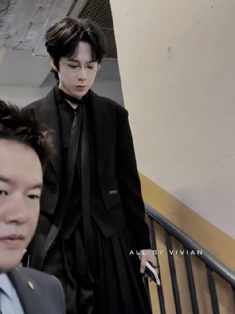 刘宇宁冷脸daddy 刘宇宁音乐缘计划直播上班今天allblack穿搭完全老公级