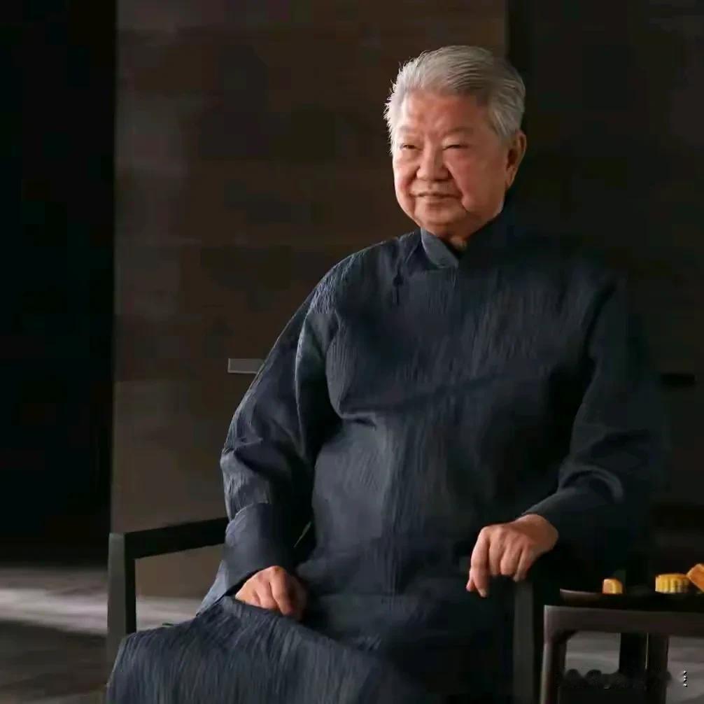 至此，“香港四大才子”成为往事[祈祷][祈祷][祈祷]唉，维多利亚港也成为往事不