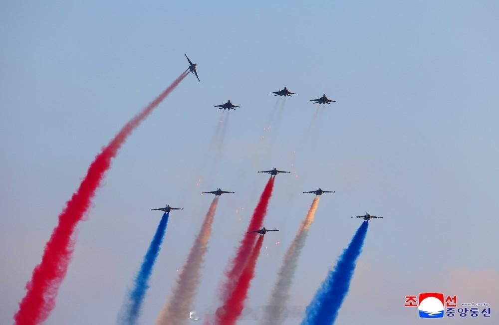 图片 3/5敬爱的金正恩同志出席纪念活动，尊敬的女儿同行【纪念朝鲜人民军空军成立