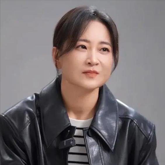 导演，贾玲说，我的缺陷，就是没有系统地学过导演，而我的优势，也是没有系统的学过导