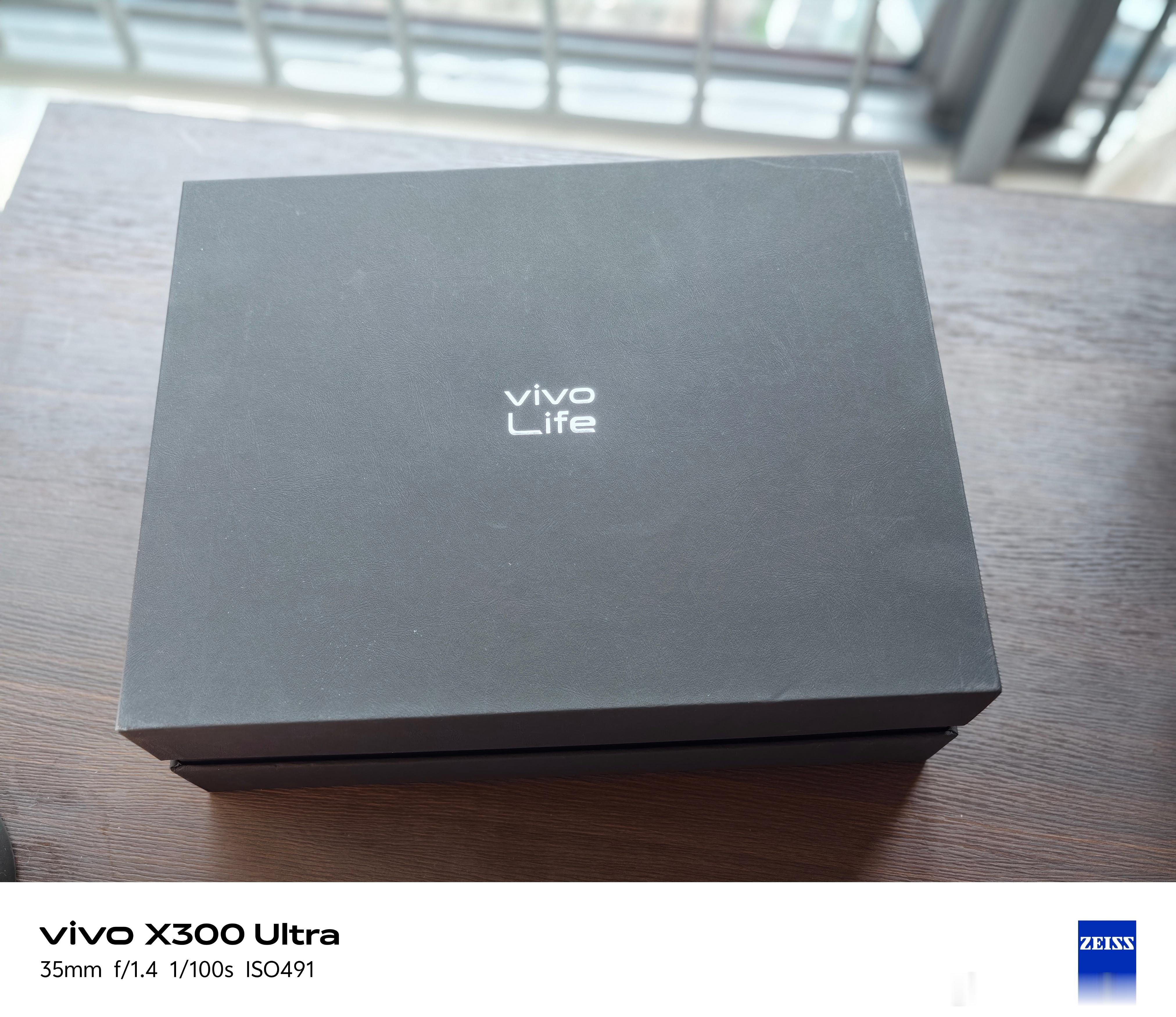 vivo X300 Ultra摄影师套装的摄像包选了黑色，后悔了，有人不喜欢白色