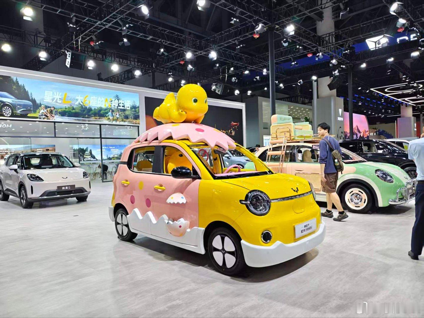 五菱宏光MINI EV 奶龙版，官方如果出一个这样的涂装你们会买吗新能源汽车