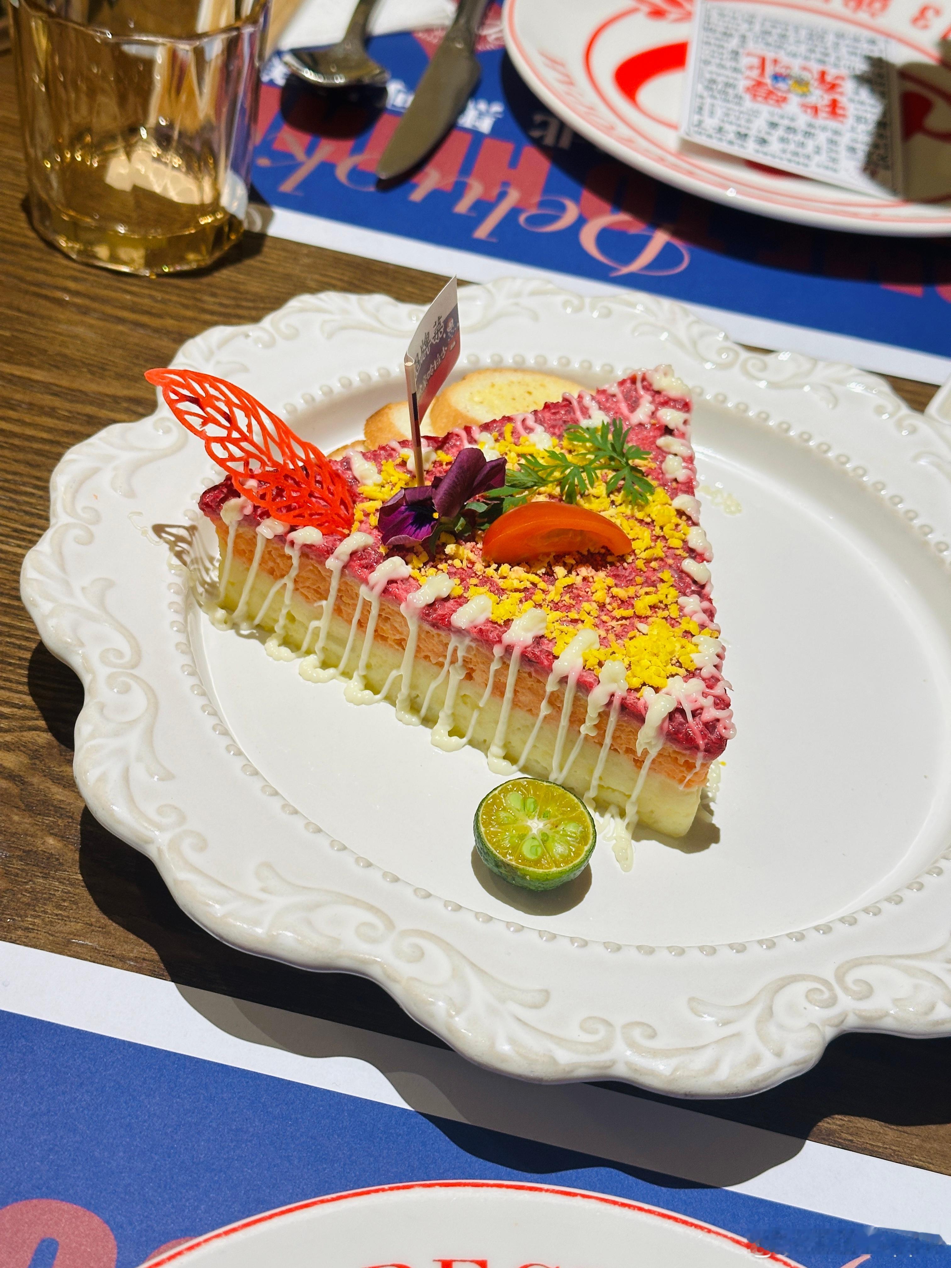 人在哈尔滨太平机场 心还在昨天晚上吃的俄餐黑河的俄罗斯餐厅是真的棒啊菡菡子的日常