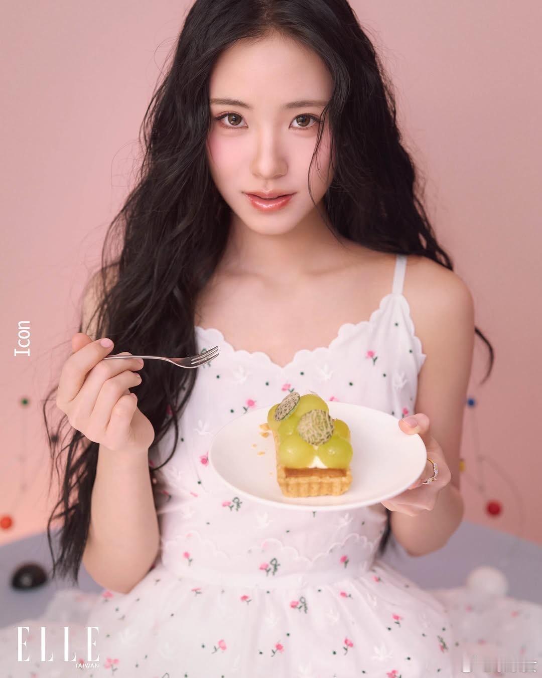 小s二女儿Lily拍杂志照，真的有点大s的影子。 