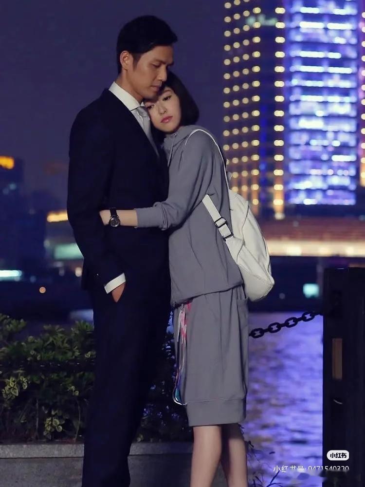 钟汉良还是忘不了唐嫣钟汉良在好六答题时脱口而出三部经典，让人想起李小冉唐嫣，唐嫣