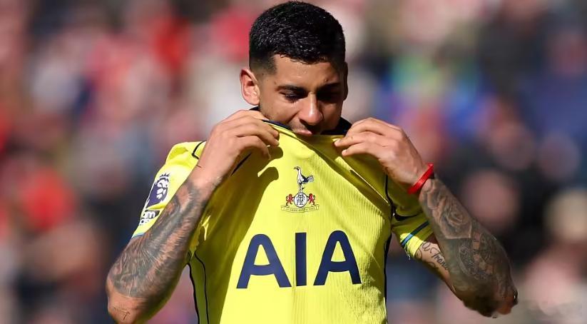 英超第32轮，热刺在客场以0-1的比分不敌桑德兰，进入降级区，罗梅罗伤退。随后，