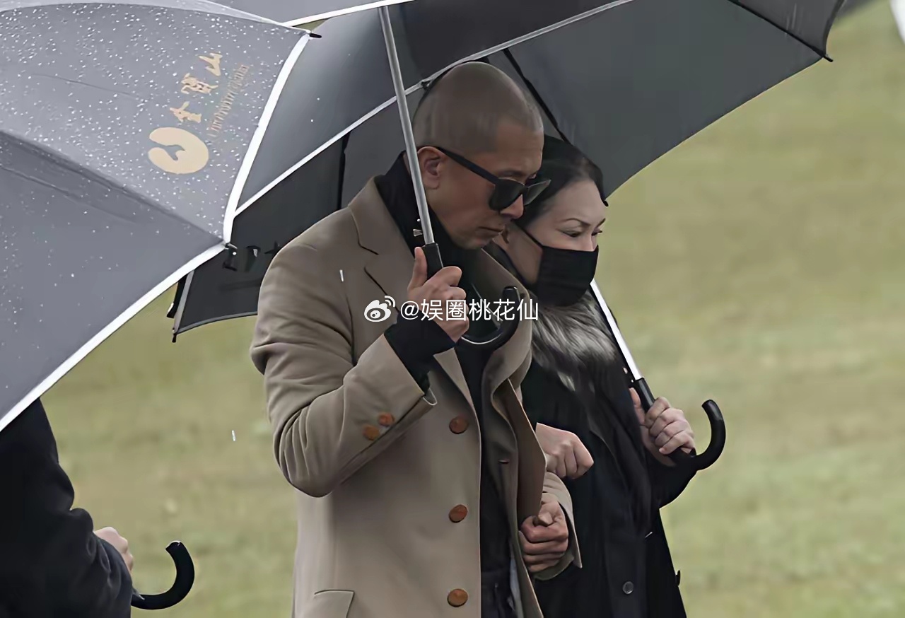 韩媒最近可把汪小菲骂惨了，说他网暴具俊晔，还特意出来替具俊晔澄清“没钱”的说法。