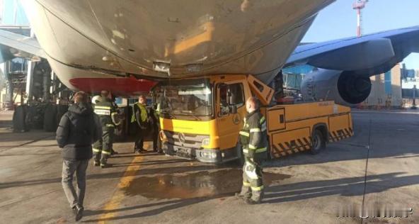 3月28日，阿联酋航空一架空客A380-861客机，在俄罗斯莫斯科多莫杰多沃国际