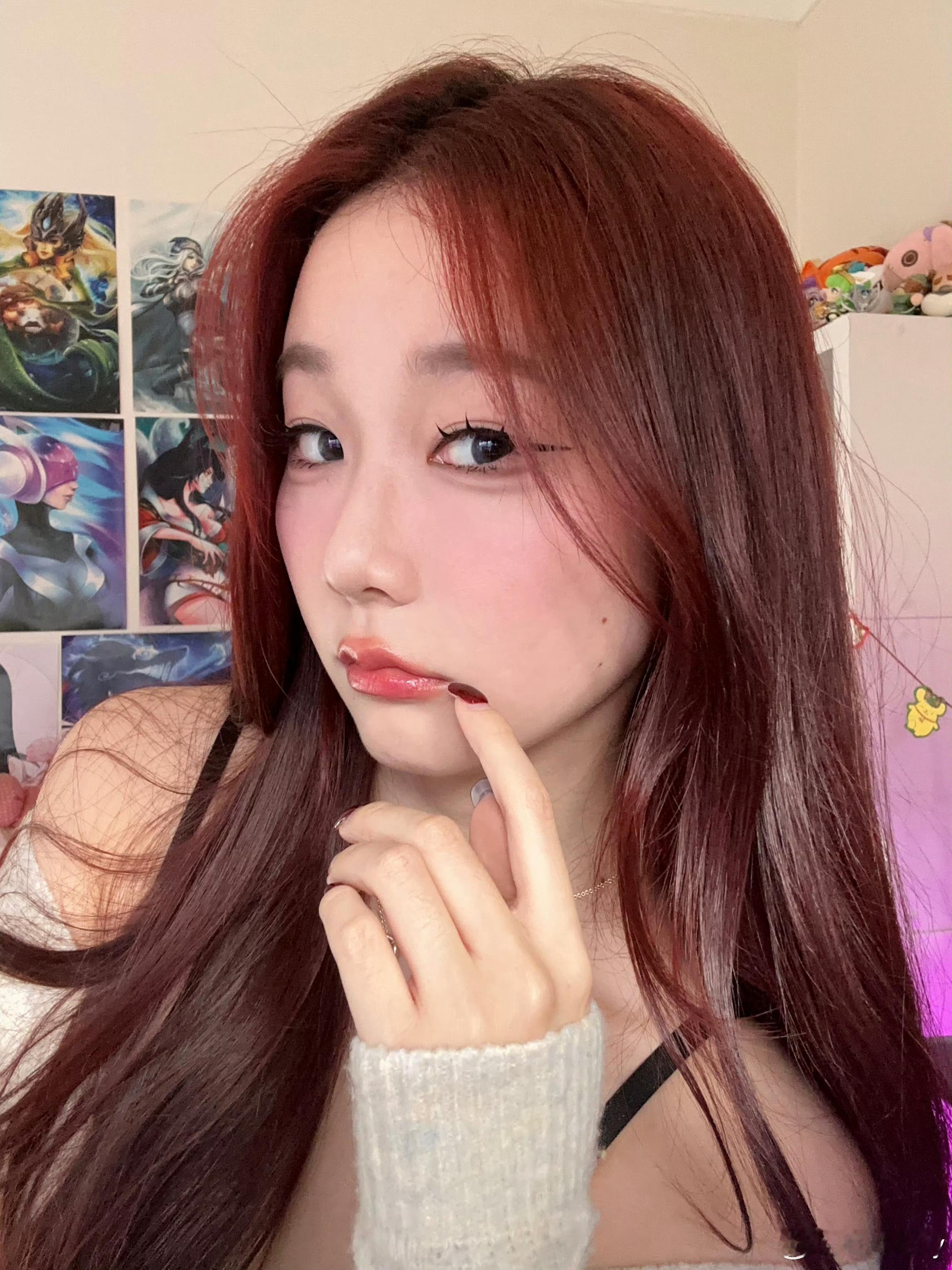 前lpl英文流解说Kitty晒照：自拍自拍自拍 🐰 Kitty还是一如既往的顶