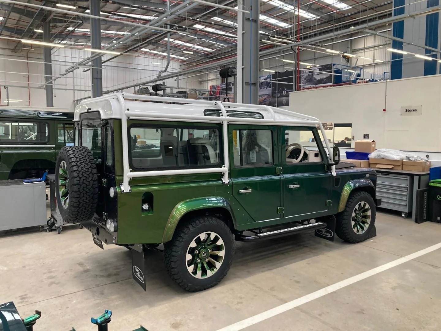 好车分享 Land Rover Defender Works V8，各种车身形制