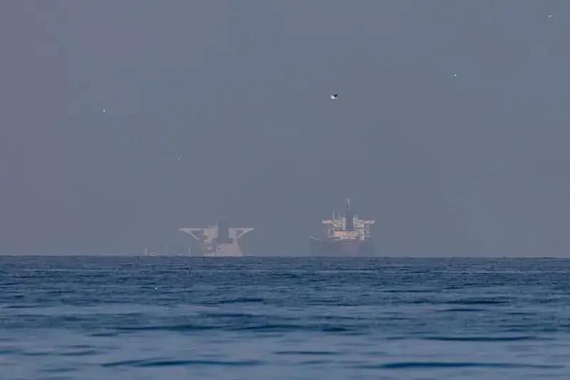 日本军舰穿航台湾海峡了！
伊朗放开霍尔木兹海峡海峡了！
 
这两件事摆在一起，像