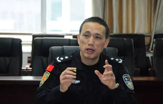 2000年5月，中国小伙被派到厄瓜多尔国家特警队教中国“功夫”，那里个个身手不凡
