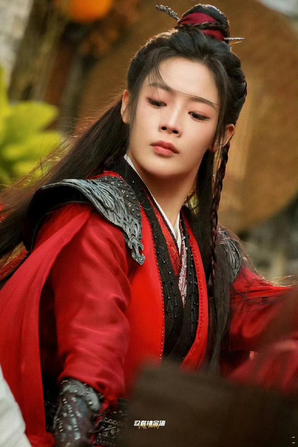 陈丽君超飒红衣少侠看陈丽君打戏不敢眨眼央视春节戏曲晚会 陈丽君眉眼全是戏，少侠形