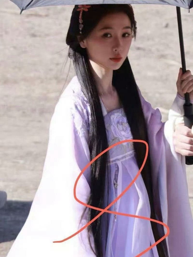 虞书欣新剧路透来了，这剧怎么都是女主路透没怎么看到男主的？ 
