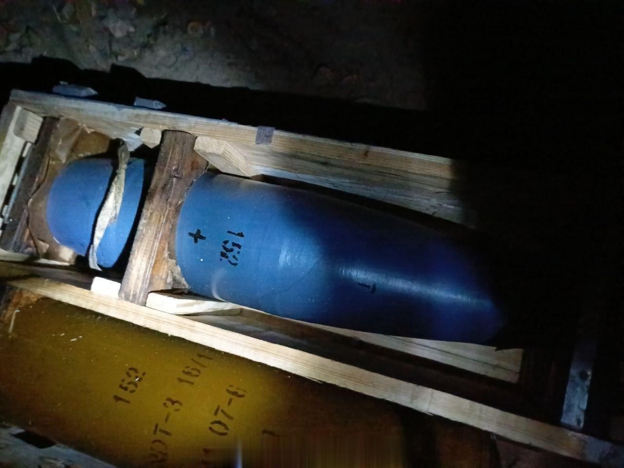 #爆料#俄罗斯军队使用的朝鲜制造的152毫米炮弹，并为此扩建了季霍列茨克的军火库