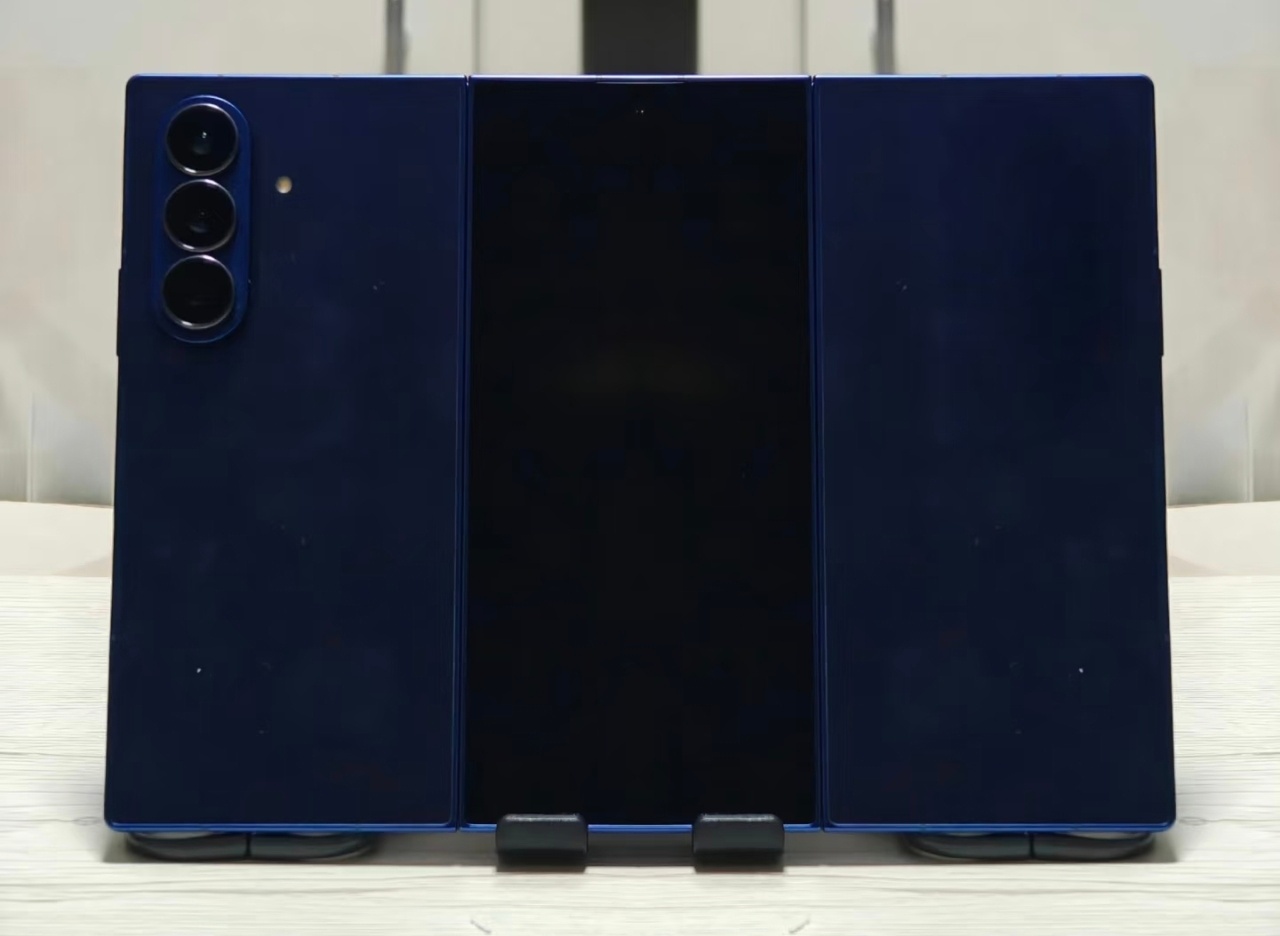 三星首款三折叠手机发布三星今日重磅推出首款三折叠手机Galaxy Z TriFo