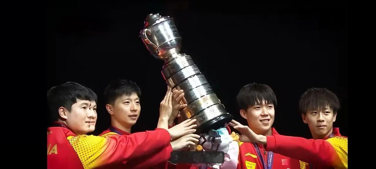 对于樊振东的态度：
国际乒联：就怕别人看得见。
蝴蝶品牌：生怕别人看不见。
  