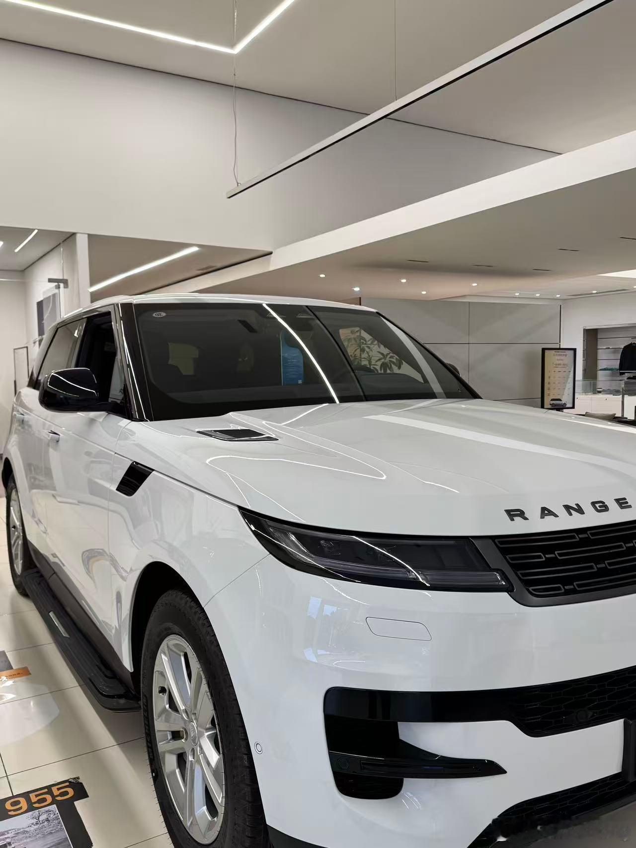 老路虎24款揽运S白黑  全款裸车658000元 平移销售卖全国 目前市面上最便