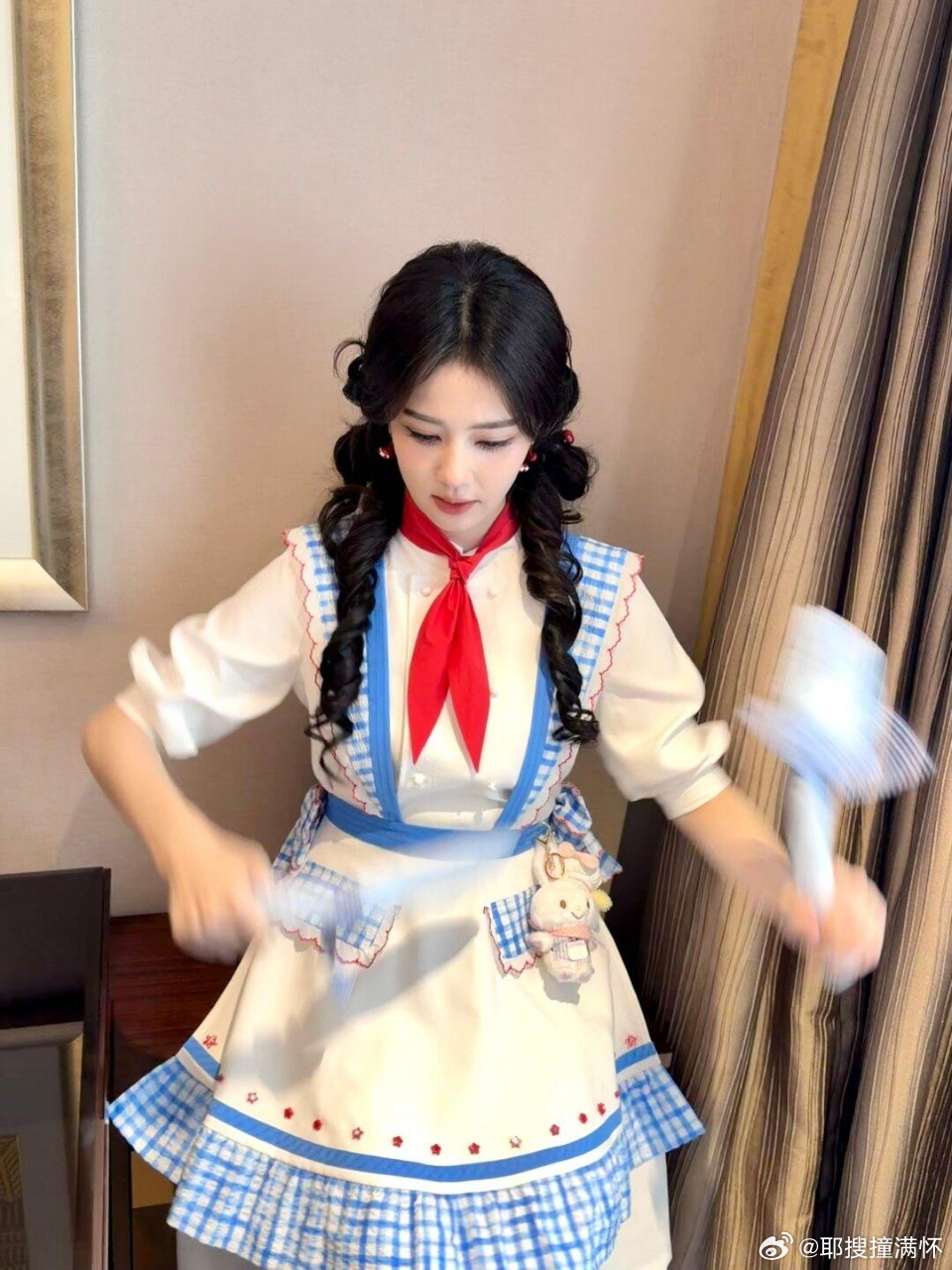 白鹿毛晓彤小厨娘海报白鹿中华小厨娘海报奔跑吧白鹿说十周年见面会压力很大 白鹿毛晓