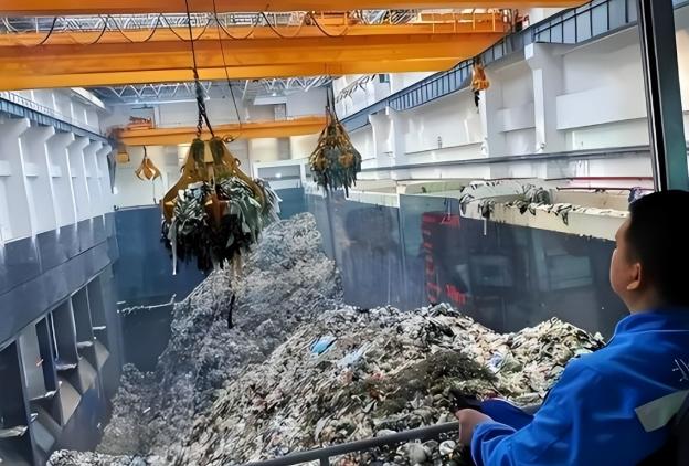 垃圾分类突然不提了？真相反转，实际上中国垃圾已成“摇钱树”

焚烧厂点着炉子等垃