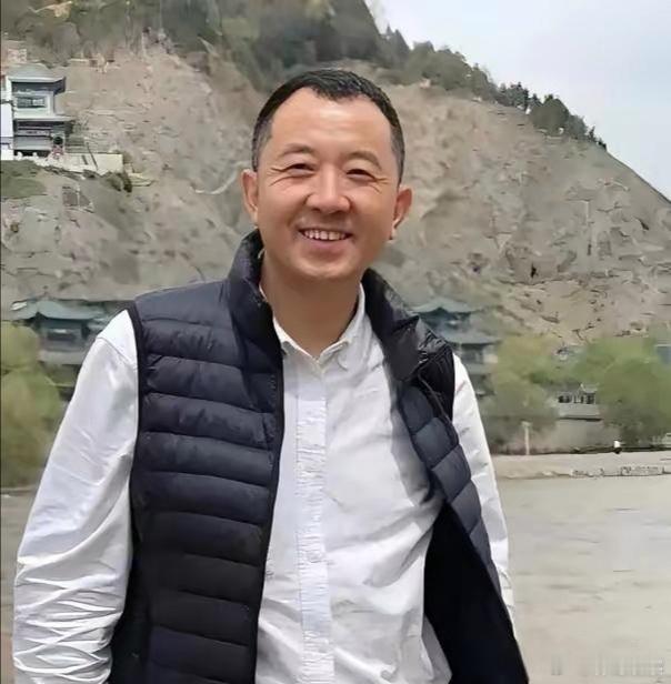 陈某甲的困境，压根不是什么高不成低不就，而是他总在错误的地方瞎使劲。在巴东当县委