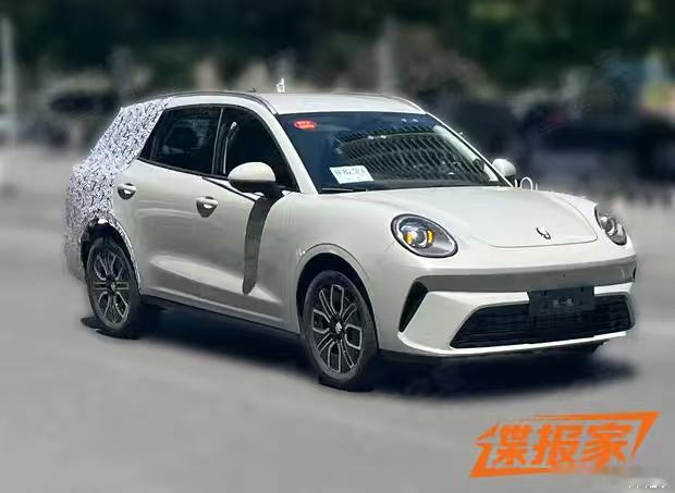 这啥玩意儿啊？！这车头本身没毛病，但这前后能对应上吗？赶紧告诉我这是骡车、其实完