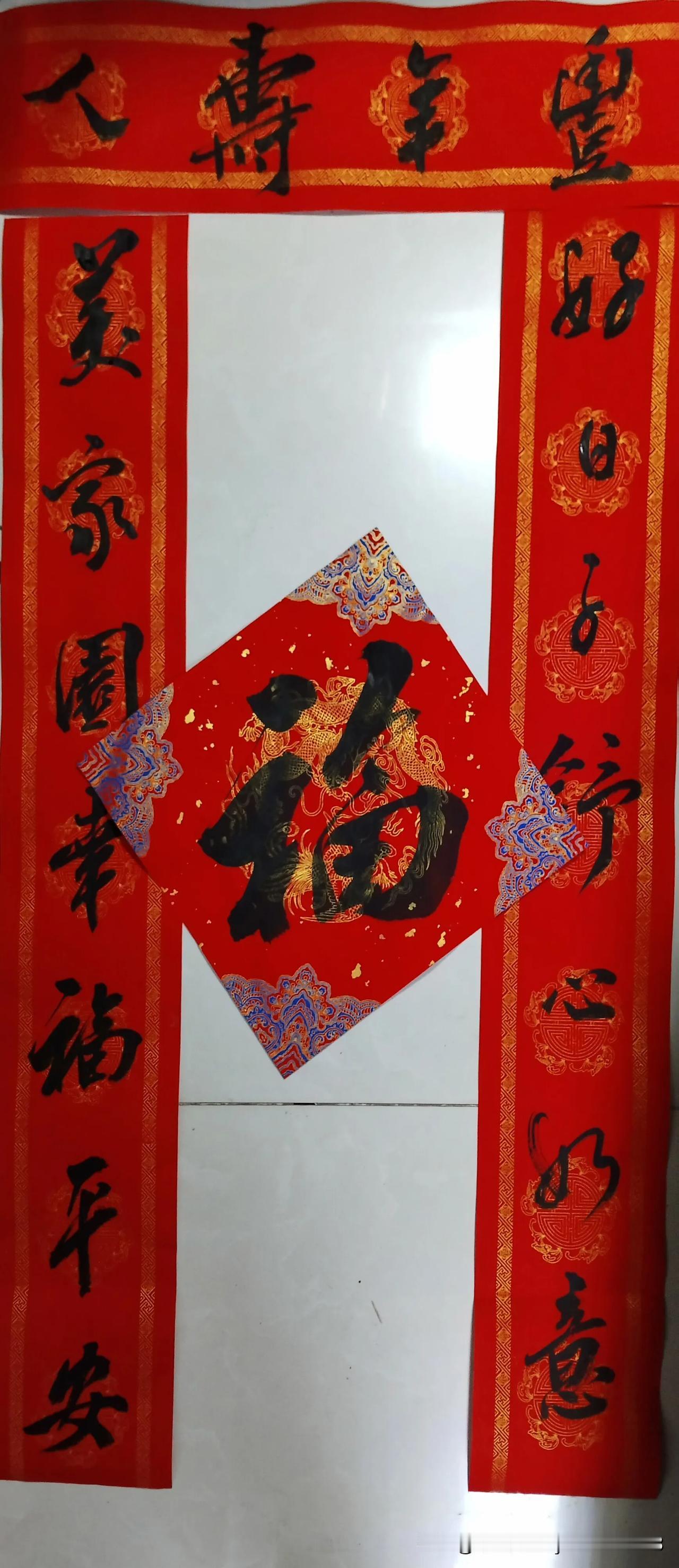 福气，春光，祥云，吉庆，锦绣……
抬头见喜！天官赐福！福到平安！
中国人过春节，