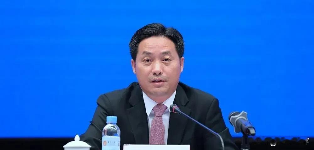 奇了个怪了，广东省一正厅级局长厅级履新才四个月，官宣落马！

刚刚，微信公众号“