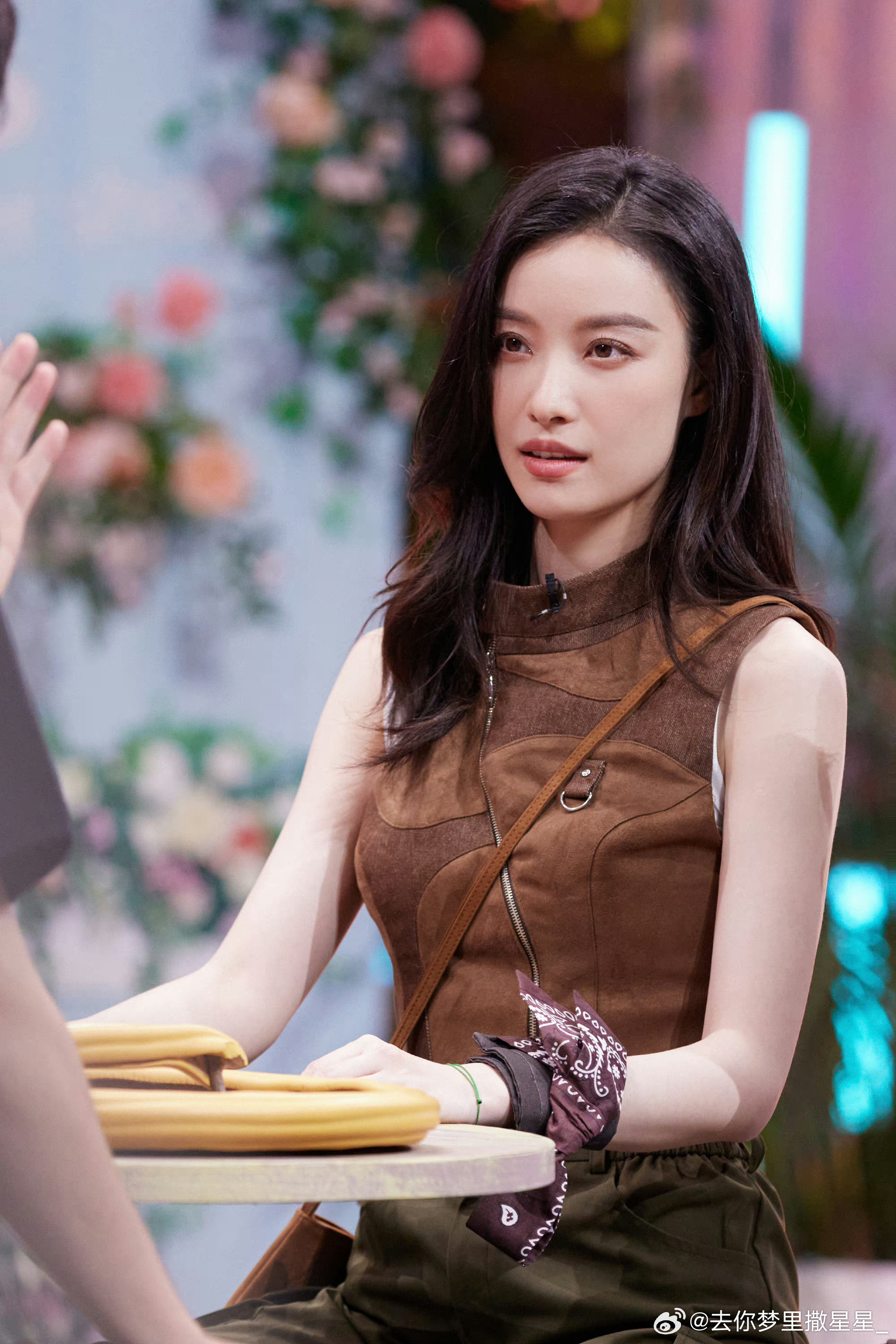 倪妮 ✨倪妮桃花姬全球品牌代言人 ✨曼妮芬全球品牌代言人倪妮 我步步都回头，山是
