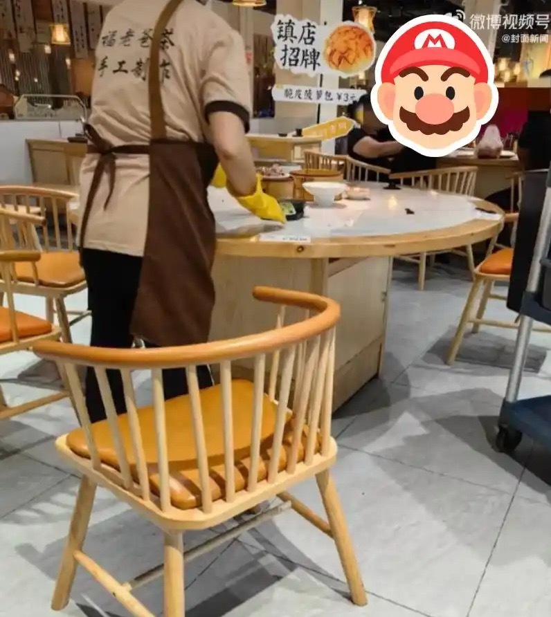 被骂上热搜！餐厅把跑男明星剩菜围起来招虫，这波操作太下头！ 
