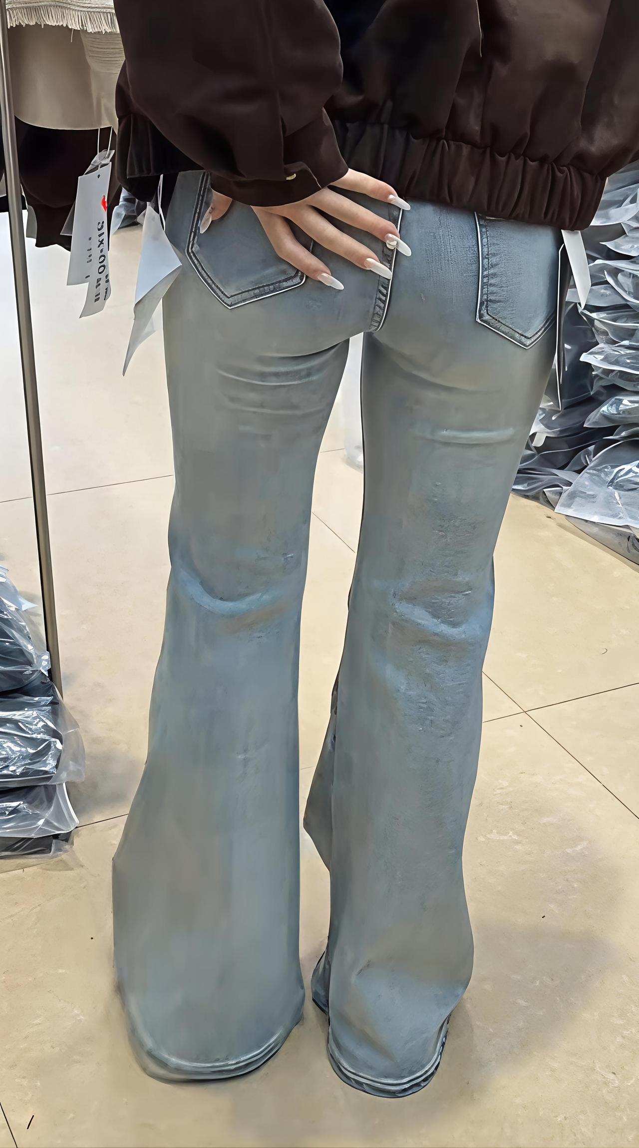 把春天穿在身上，这条喇叭裤的垂感真的绝了。🌿 浅蓝水洗自带滤镜，随便搭件短上衣