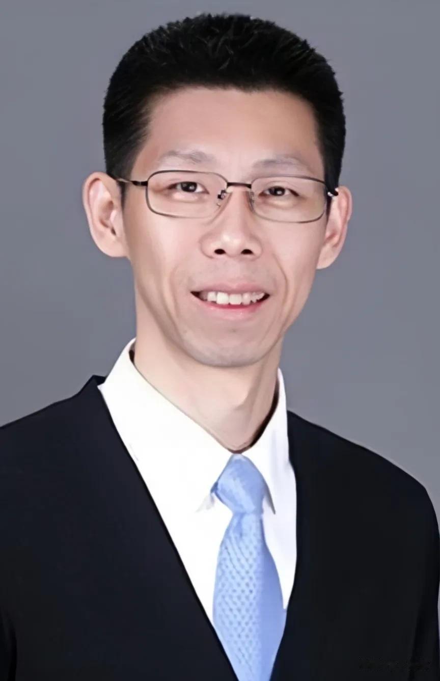 前段时间，北大工学院的李植教授因拒绝刷脸进校门，被保安拦在了门外，李教授写了一首
