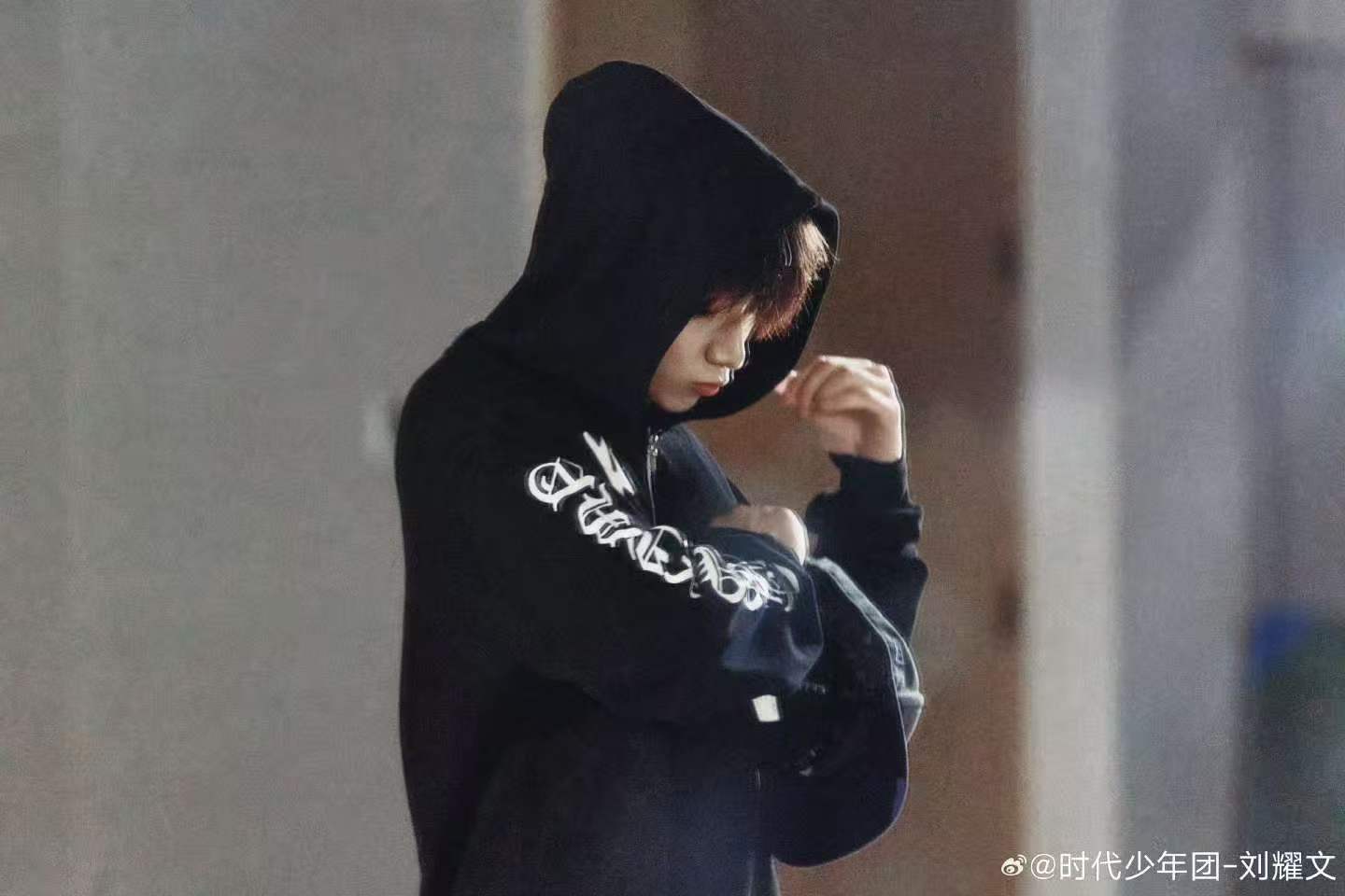 刘耀文快乐的舞蹈花絮刘耀文发的快乐舞蹈花絮 刘耀文来发一些快乐舞蹈花絮 