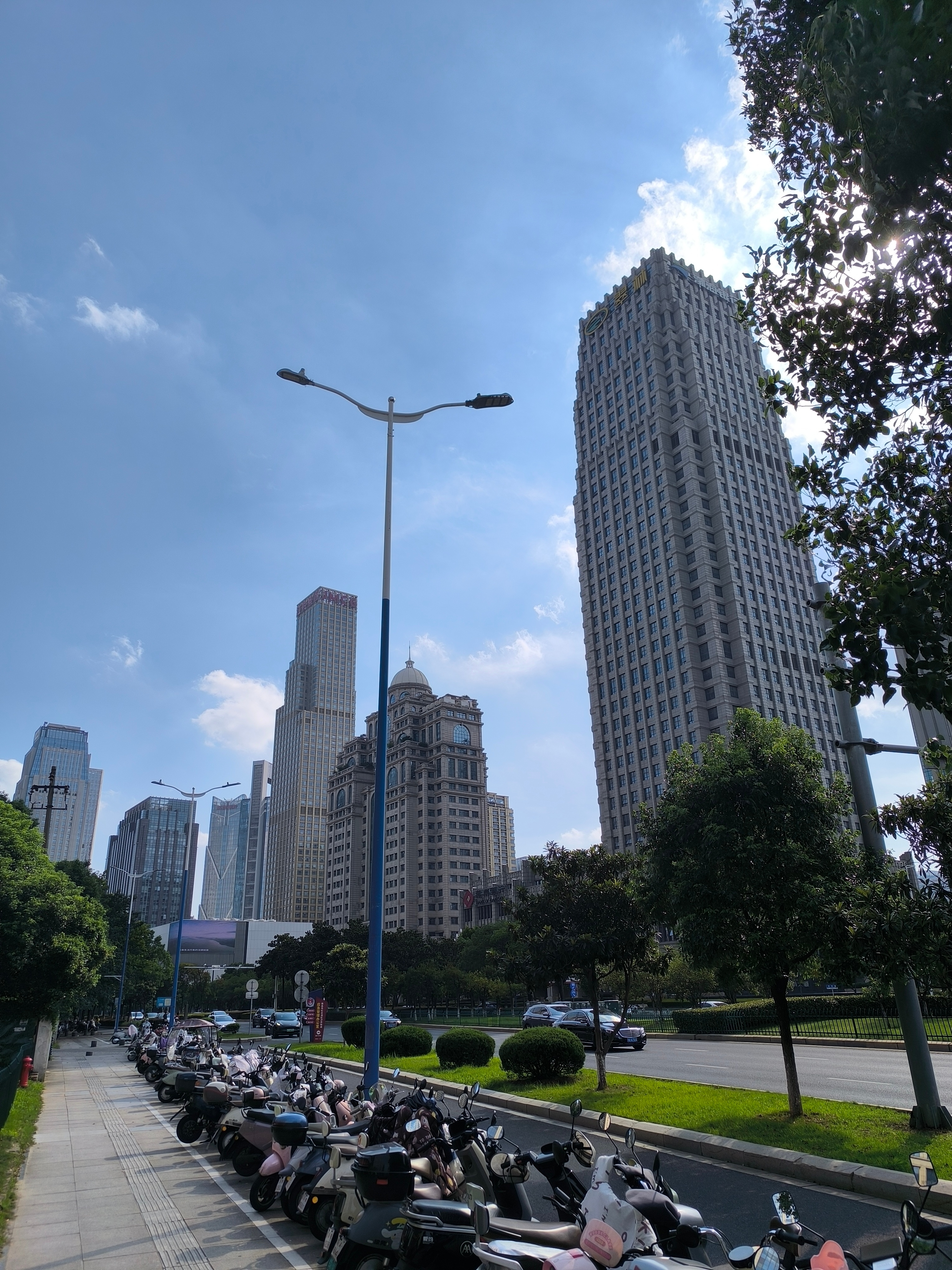 旅行 今天来江西南昌出差，赶紧留个痕！！可惜没啥像样的特产。。特产