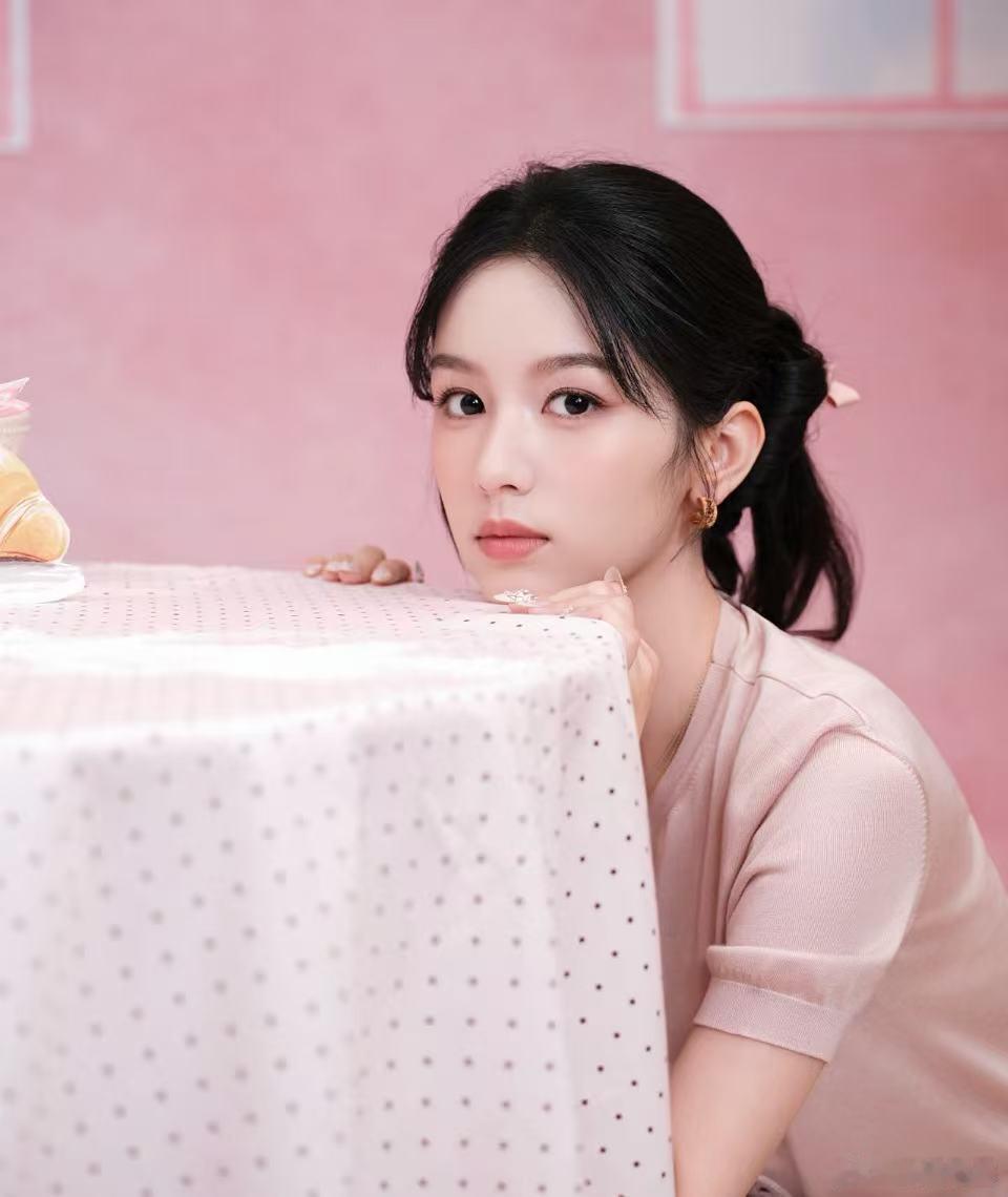 周也粉雾芭蕾柔光妆周也粉雾芭蕾柔光妆好美！周也化的粉雾芭蕾柔光妆