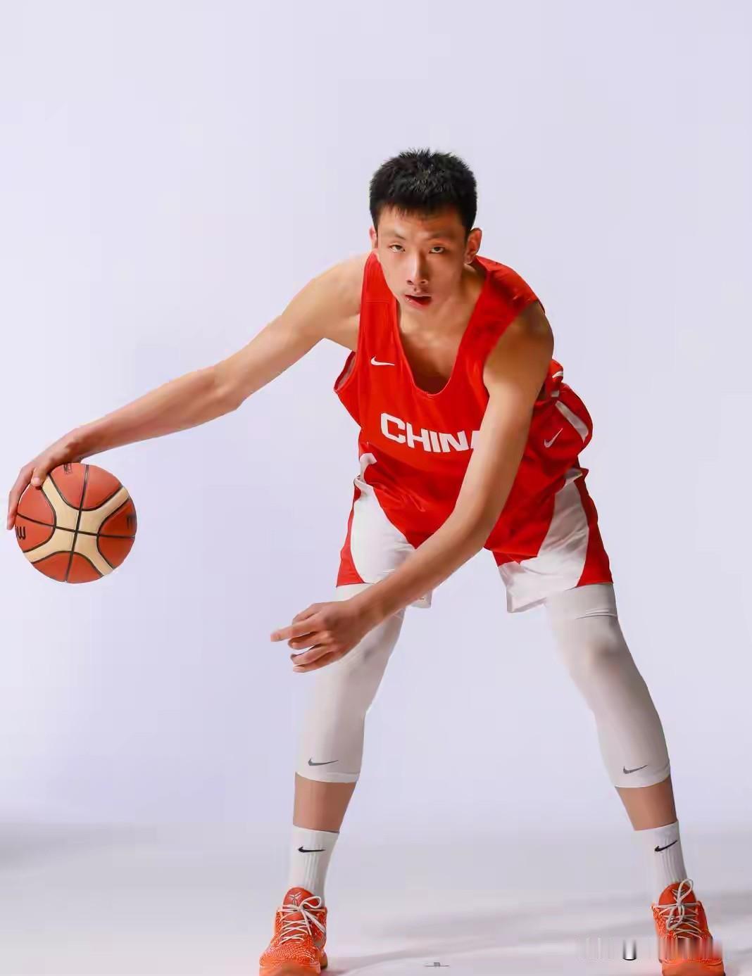 广东宏远捡到宝：又一天才内线涌现！
6月29日，中国U17男篮vs加拿大U17男