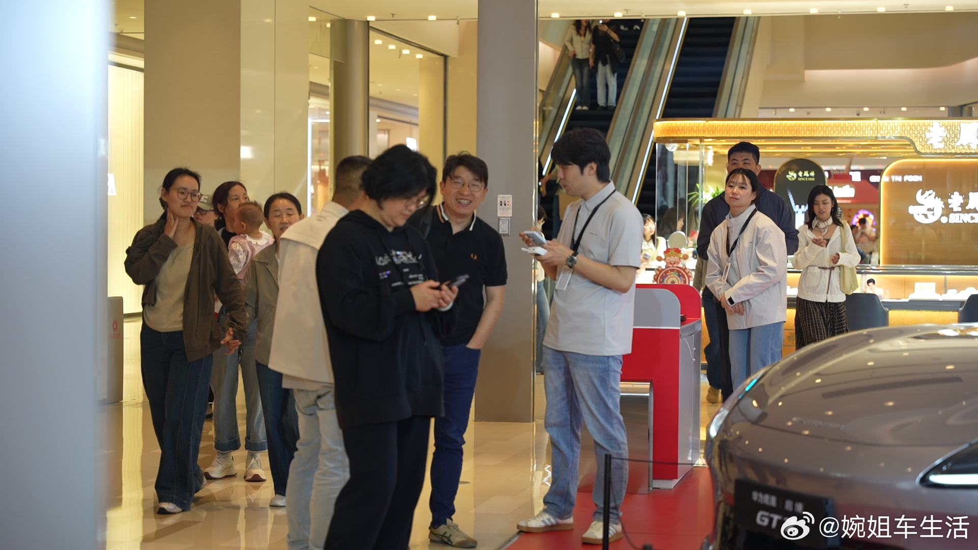 启境GT7全国巡展来了被五一商圈人流震撼到了 原本只是去商圈喝个下午茶，没想到赶