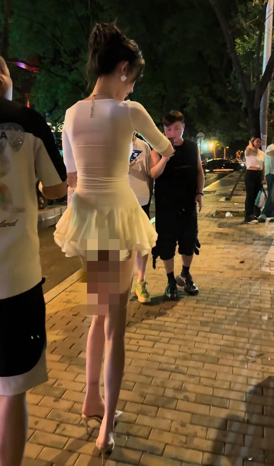 这么漂亮居然没有跑车接