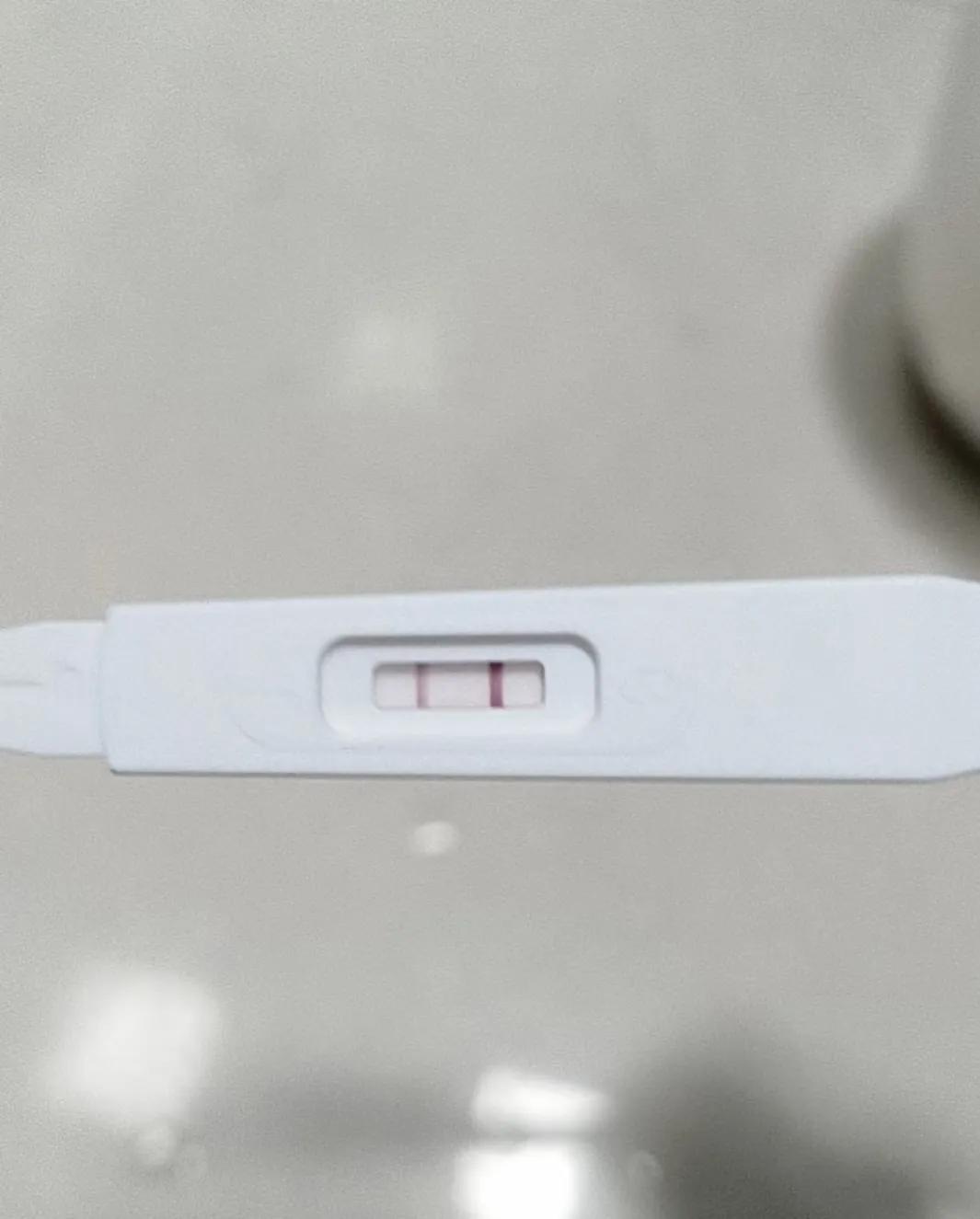 哎呀我的天啊，这可咋整，验孕棒一试居然意外怀孕了呢？这可不是计划之中的啊，现在已