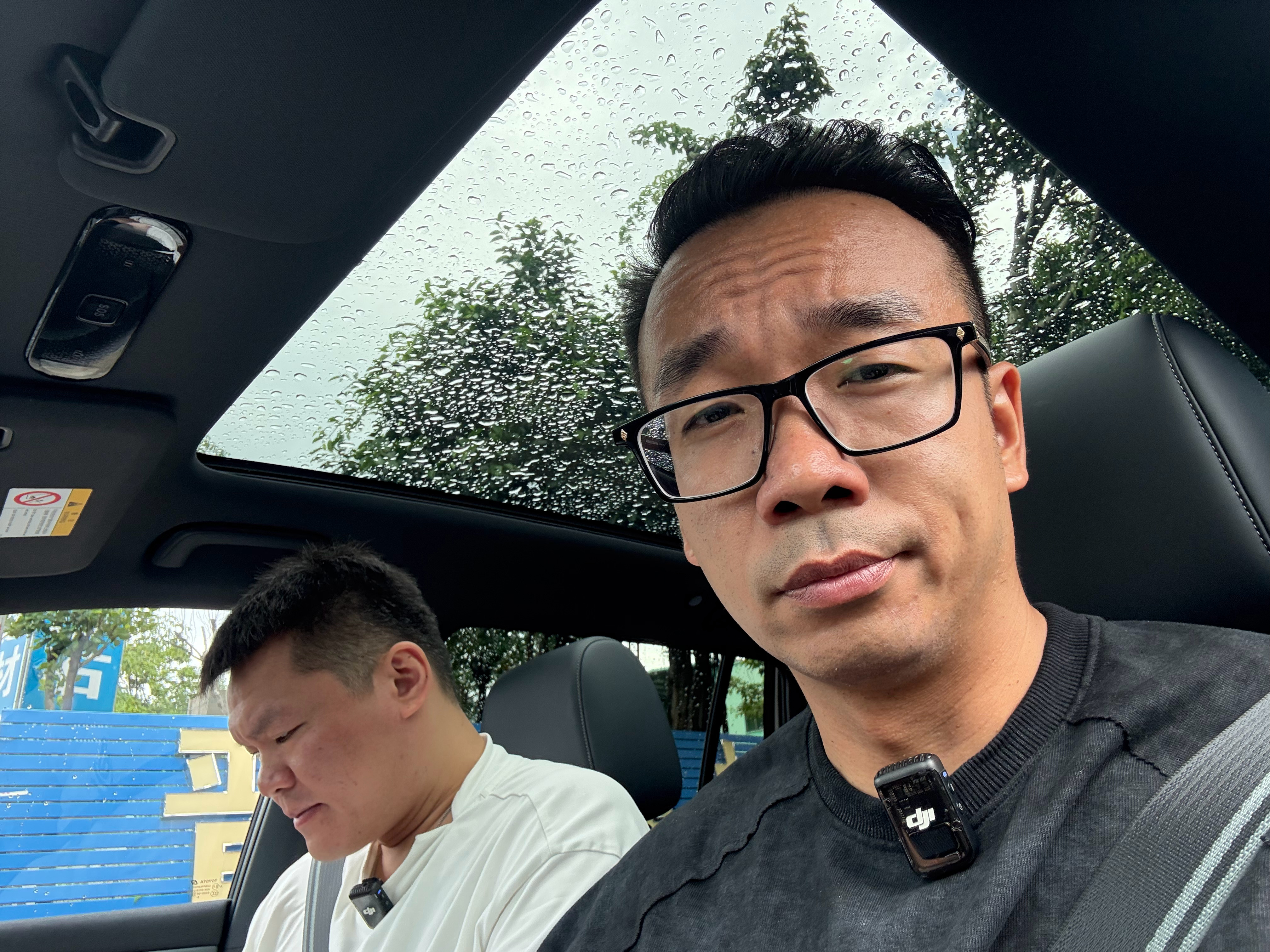 今天我查了一下全球福布斯财富的排行榜，我排在了第74亿8111万964位，相比昨