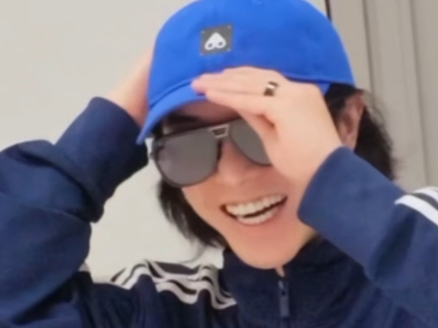 孩儿这个眉飞色舞 