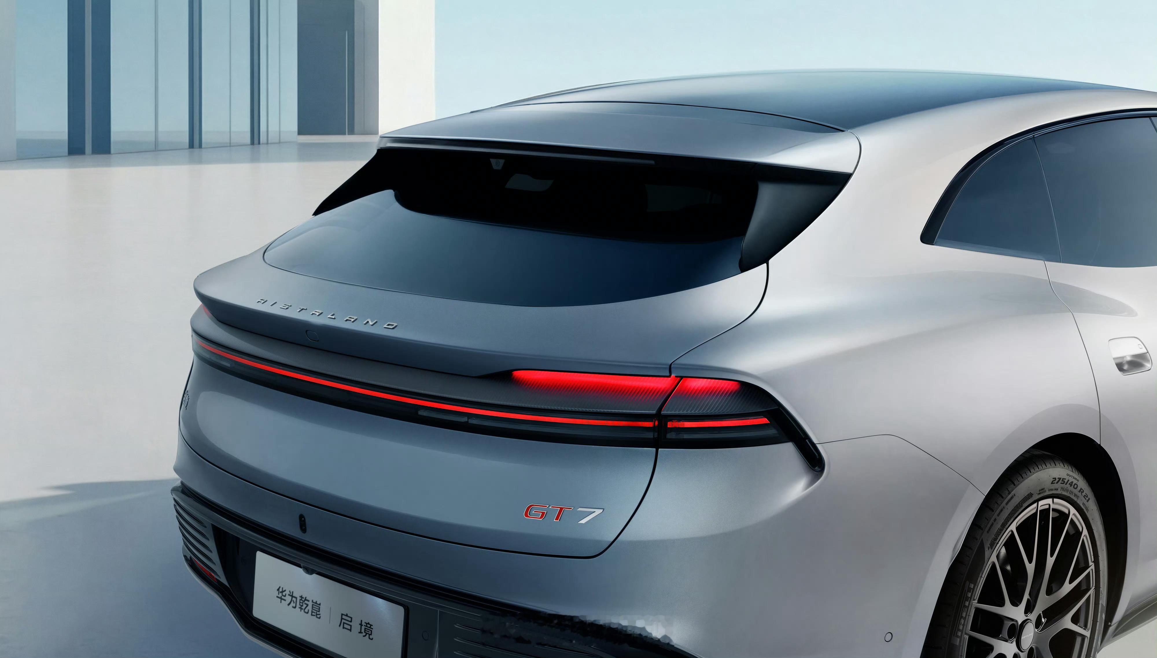 启境GT7确实挺帅的！尺寸5050*1980*1470mm，轴距3000mm；搭