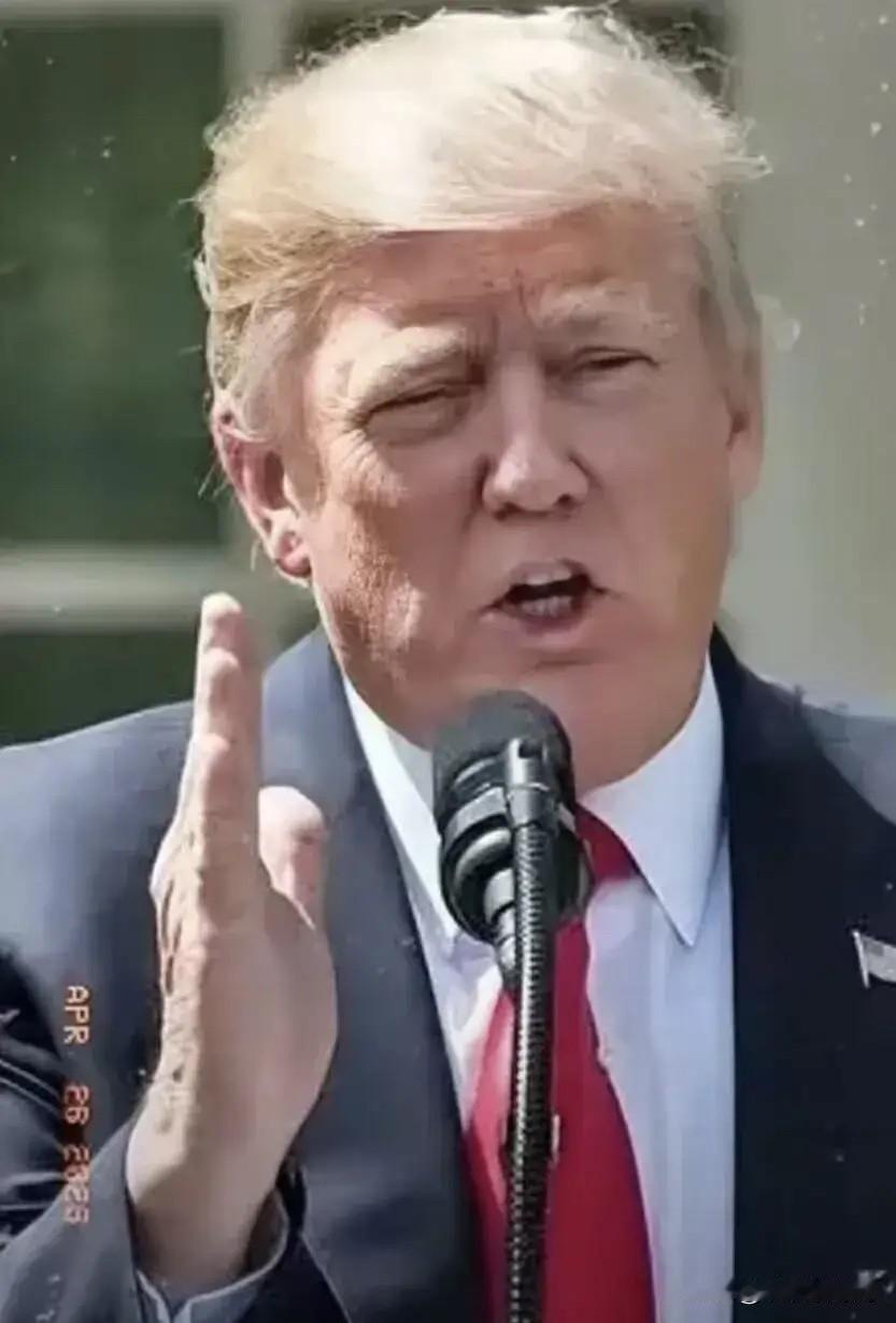 4月28日，美国财政部突然宣布，禁止所有美国人和美国公司向伊朗交霍尔木兹海峡的“