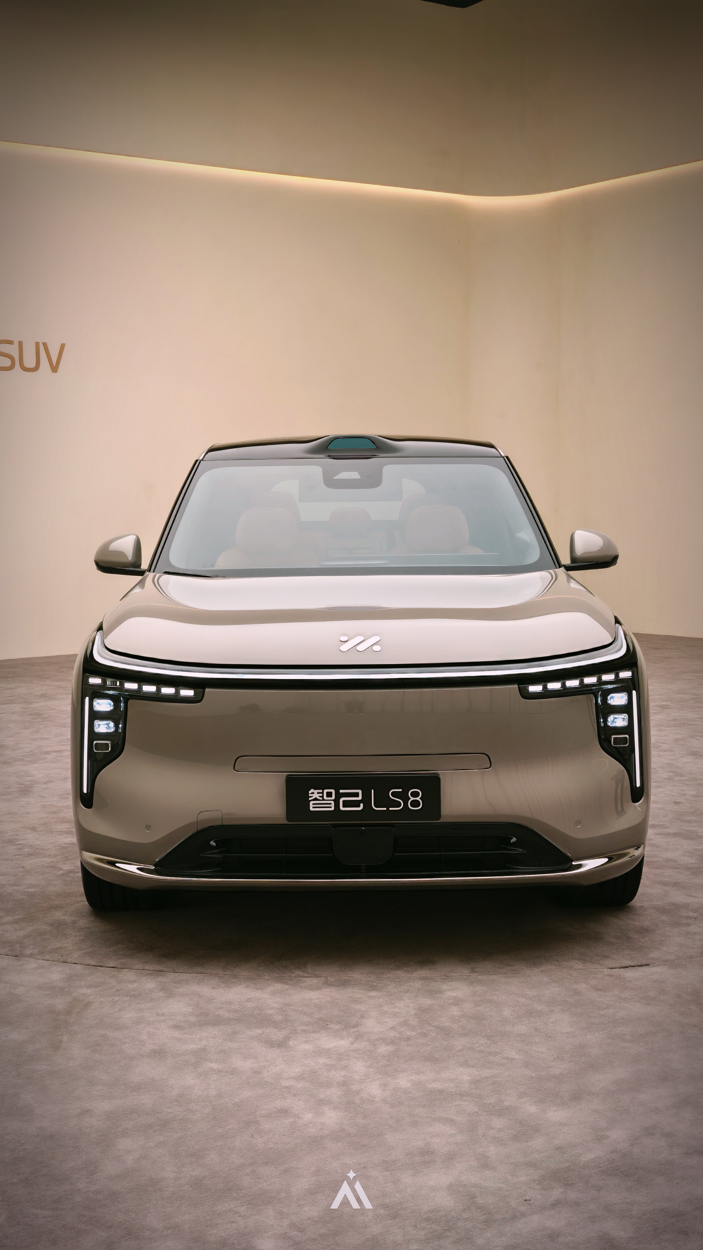 手机拍了几张智己ls8 不知从几何时，五座车，车身长度干到5米1了快！亮点太多，