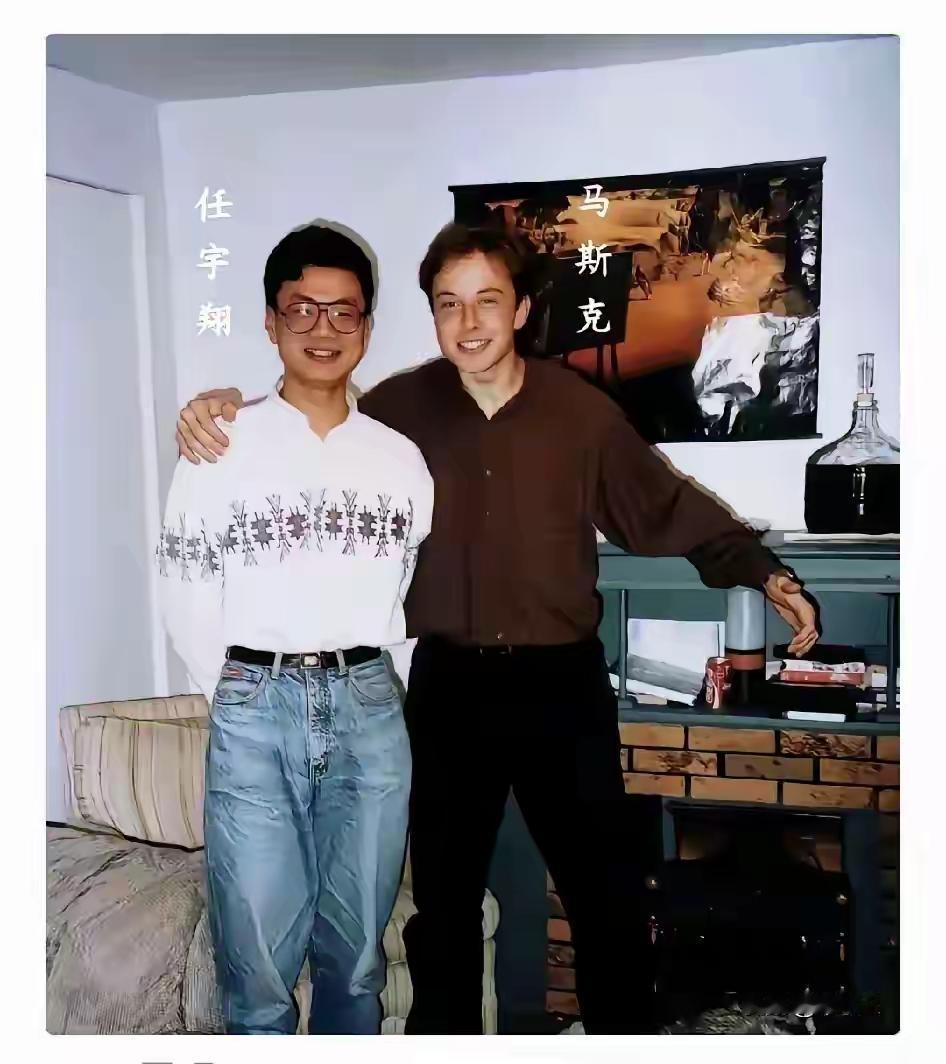 一张老照片，蕴藏着深厚的爱国故事。
请看这张照片：“这张尘封了30多年的大学合影